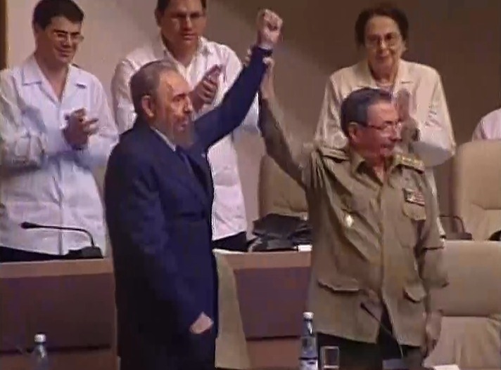 Os irmãos Fidel e Raul Castro, que foram presidentes de Cuba